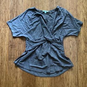 She + Sky Front twist top